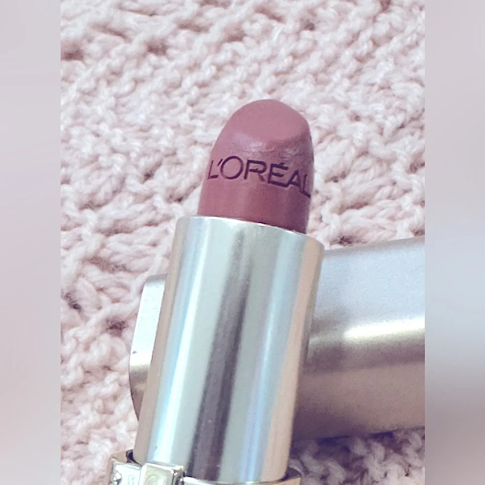 NEW:L'Oreal Paris Colour Riche Satin Moisturizing Lipstick #843 “Toasted Almond”